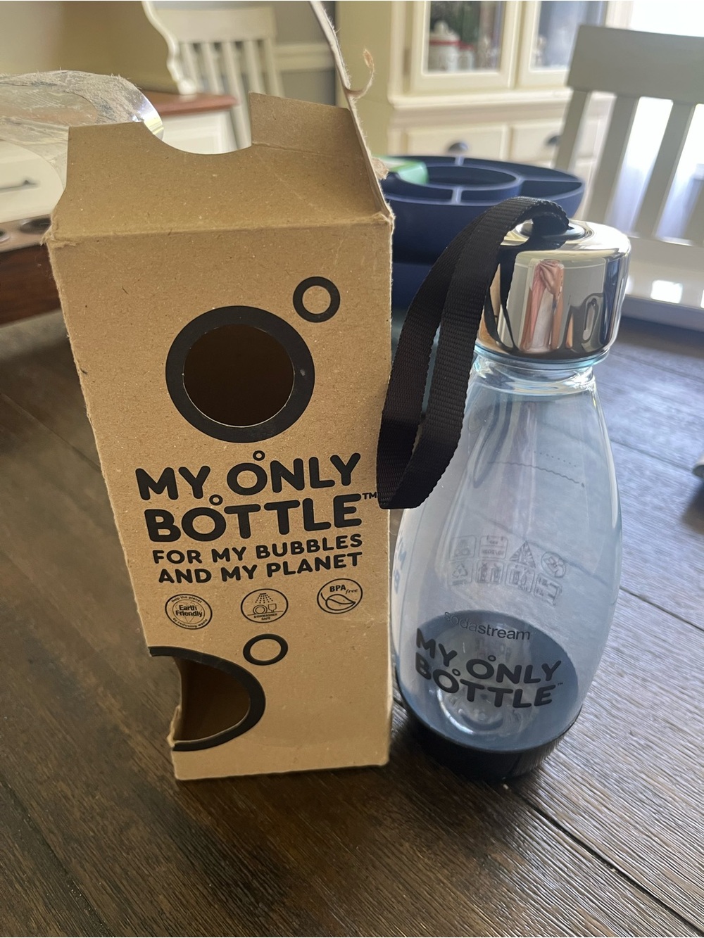 SodaStream M.O.B. Slim Bottle in black, designed for on-the-go sparkling